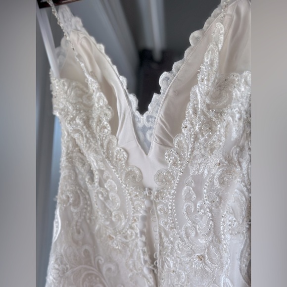 Yvonne LeFleur size 2-4 Wedding Dress - Picture 1 of 14